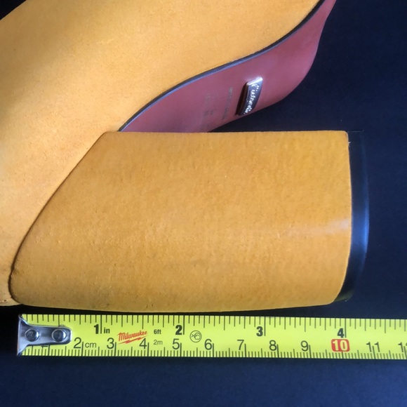 L’Intervalle Gold faux suede gold block heals. Size 5. - Picture 7 of 14